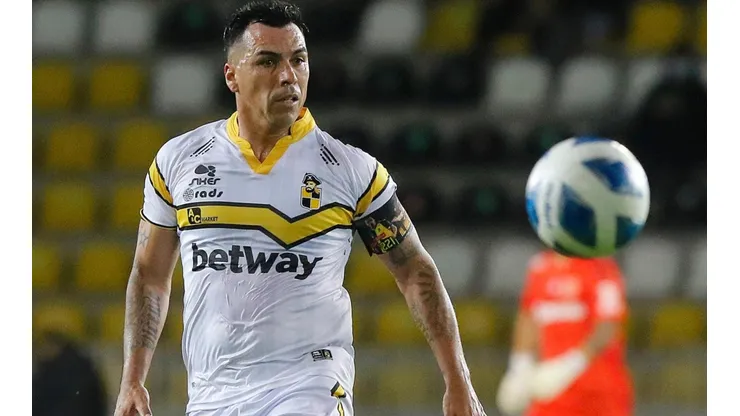 Esteban Paredes vuelve al Monumental, ahora para enfrentar a Colo Colo