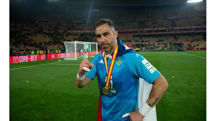 Claudio Bravo levanta la Copa del Rey con el Real Betis