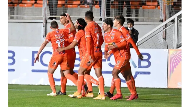 Cobreloa se complicaba con Barnechea y lo termina ganando en los descuentos.