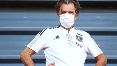 Mosa mueve el naipe en Blanco y Negro.