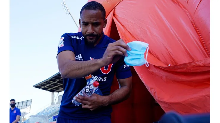 Se acaban las mascarillas en el fútbol chileno