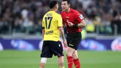 Medel recibe duro castigo en Italia tras su expulsión con el Bologna.