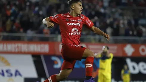 Ñublense queda a la caza de los punteros tras vencer a Everton.
