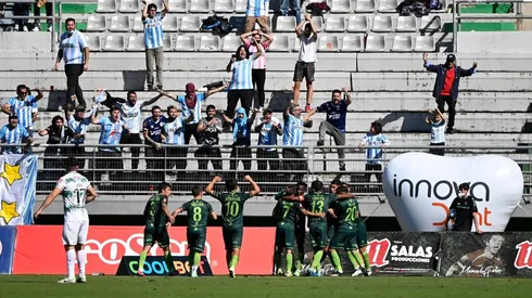 Celebran los hinchas de La Academia en Temuco.