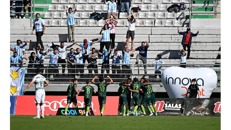 Celebran los hinchas de La Academia en Temuco.