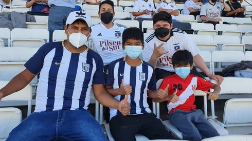 Hinchas albos y aliancistas comparten sin problema en el Monumental