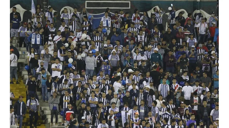 Hinchas de Alianza agotaron las entradas visitantes para partido con Colo Colo.