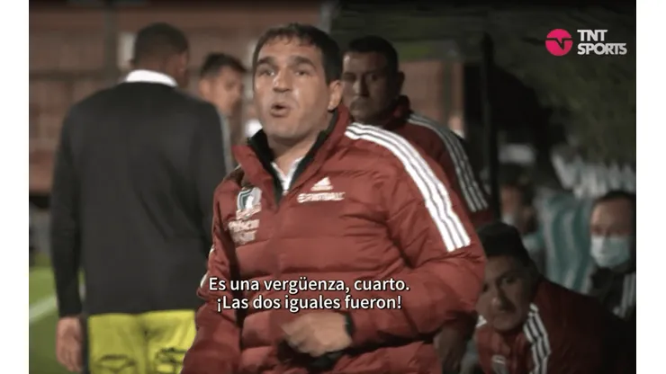 La molestia de la banca de Colo Colo en jugadas polémicas frente a Unión.