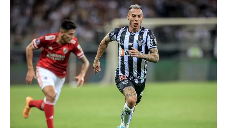 Eduardo Vargas seguirá ligado a Atlético Mineiro hasta fines de 2024.