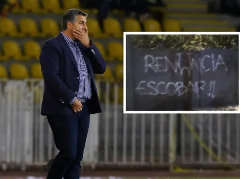 Con rayados en el CDA: Hinchas de la U piden la salida de Escobar y envían mensaje a Clark