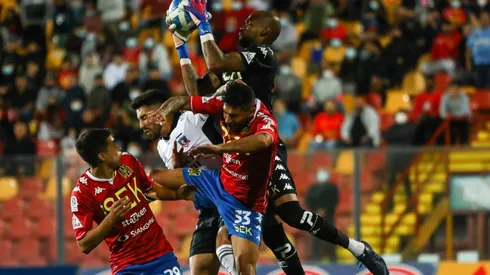 La polémica posición de adelanto de Lucero que evitó el empate de Colo Colo.