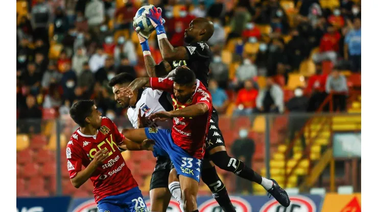La polémica posición de adelanto de Lucero que evitó el empate de Colo Colo.