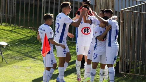 Huachipato consiguió un importante triunfo en su visita a Everton