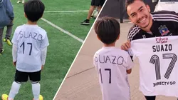 Gabriel Suazo le obsequio la camiseta al pequeño Lorenzo