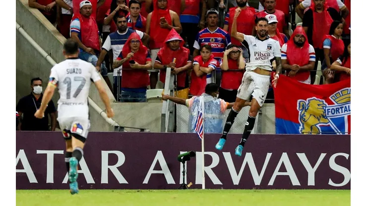 Video: Gol de Lucero para adelantar a Colo Colo frente a Fortaleza.