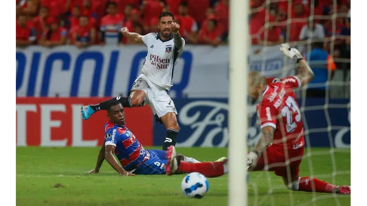 Juan Martín Lucero marcó el primero de Colo Colo ante Fortaleza