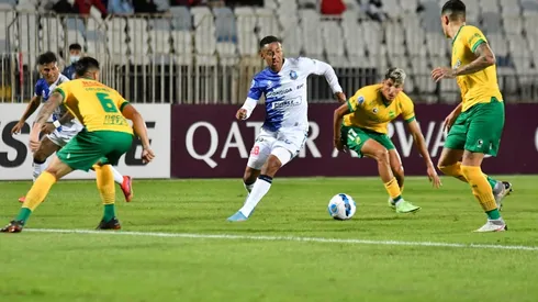 Antofagasta sufrió con la diferencia deportiva y cayó con Defensa y Justicia.