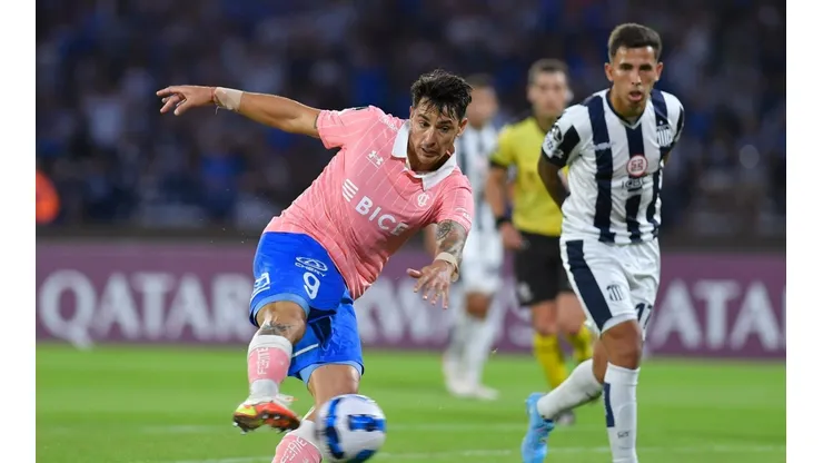 Los Cruzados cayeron en el debut ante los argentinos
