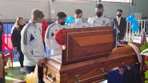 Cuatro jugadores de Universidad de Chile se hicieron presente en el velorio de Leonel Sánchez