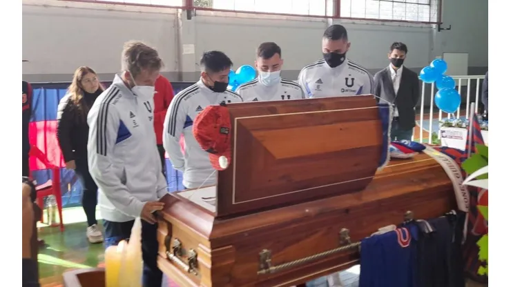 Cuatro jugadores de Universidad de Chile se hicieron presente en el velorio de Leonel Sánchez