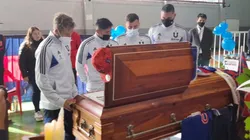 Integrantes del primer equipo de Universidad de Chile dan el último adios a Leonel Sánchez