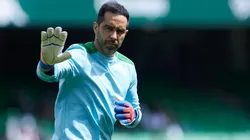 Claudio Bravo fue titular en triunfo del Betis ante el Osasuna
