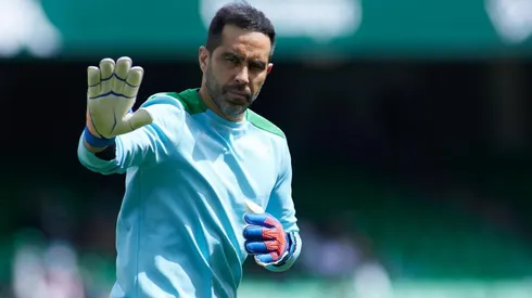 Claudio Bravo fue titular en triunfo del Betis ante el Osasuna
