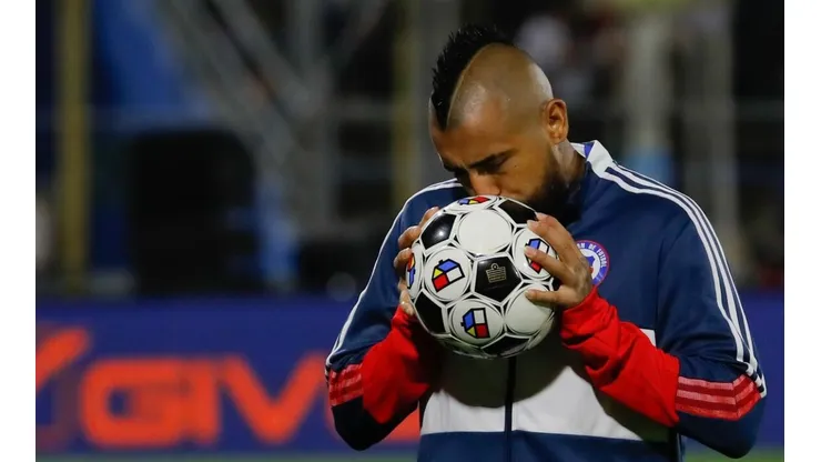 Vidal y La Roja van por un milagro esta noche ante Uruguay.