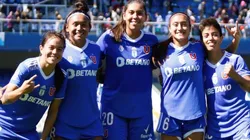 Universidad de Chile golea al campanil para seguir en lo más alto.