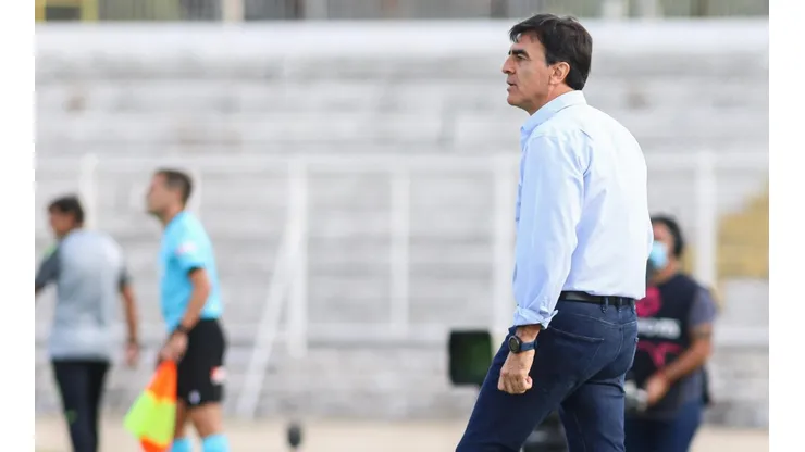 El técnico albo se refirió al tema de los viajes que tendrá el equipo en el torneo continental