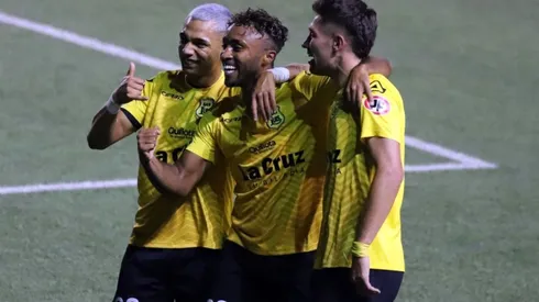 Los Canarios lograron su primer triunfo en el torneo