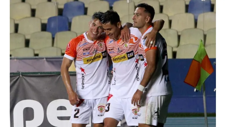 Cobreloa visita a Magallanes en San Bernardo.