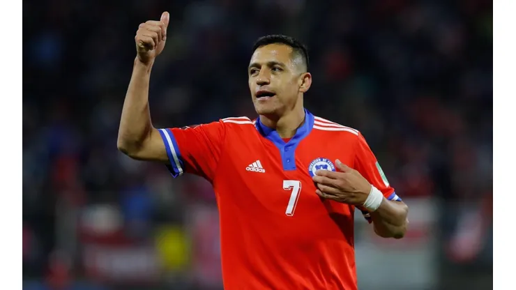 Sánchez coloca tranquilidad en La Roja al mostrar su resultado negativo.