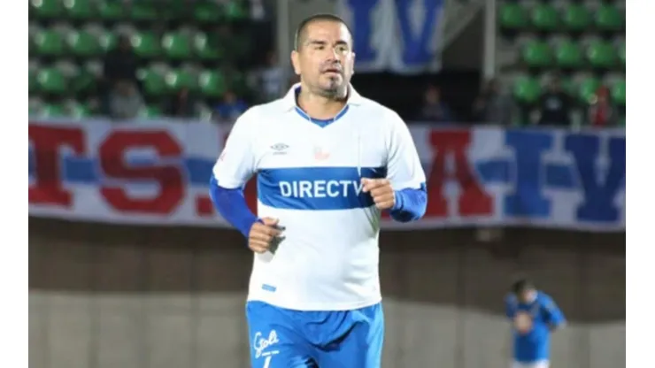 Acuña recordó su paso en la UC, reveló peleas con jugadores de la U y sueña con dirigir a los cruzados.