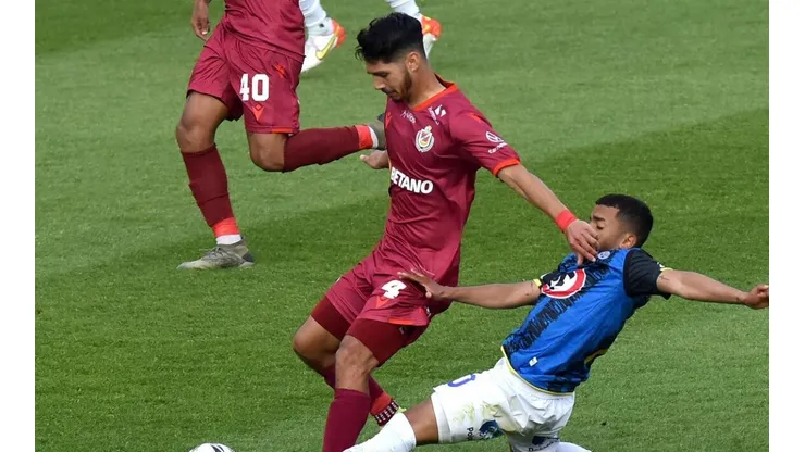 Huachipato recibe a La Serena en el Estadio CAP.