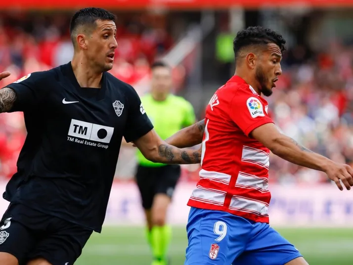 Roco consigue triunfo con Elche para distanciarse del descenso en La Liga