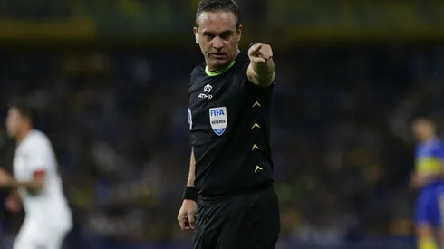 Chile tendrá árbitro argentino para duelo frente a Uruguay en Santiago.