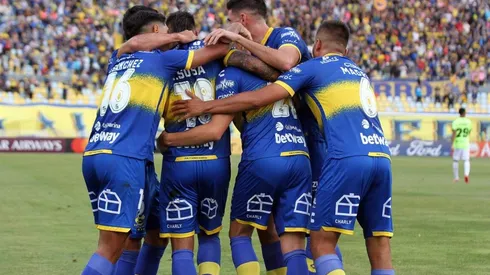 Everton disputa la ida de la Fase 3 ante Estudiantes de La Plata.