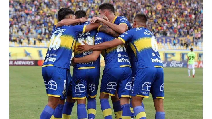 Everton disputa la ida de la Fase 3 ante Estudiantes de La Plata.