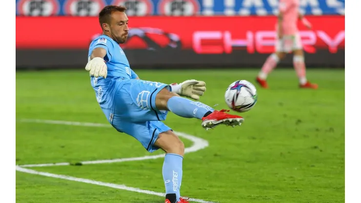 El portero de los Cruzados se muestra optimista en revertir este mal momento