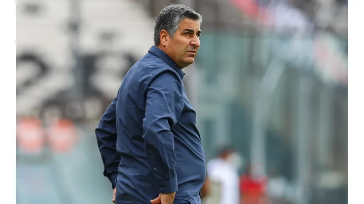 Escobar pone su cargo a disposición en la banca de la U.