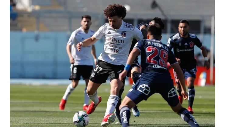 Colo Colo y Universidad de Chile se vuelven a encontrar en una nueva versión del Superclásico del fútbol chileno en el Estadio Monumental.