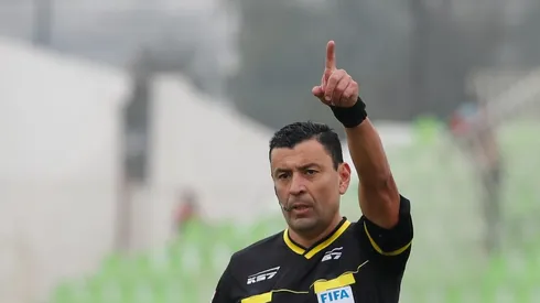 El árbitro que estará a cargo del duelo entre Colo Colo y Universidad de Chile habló en la previa