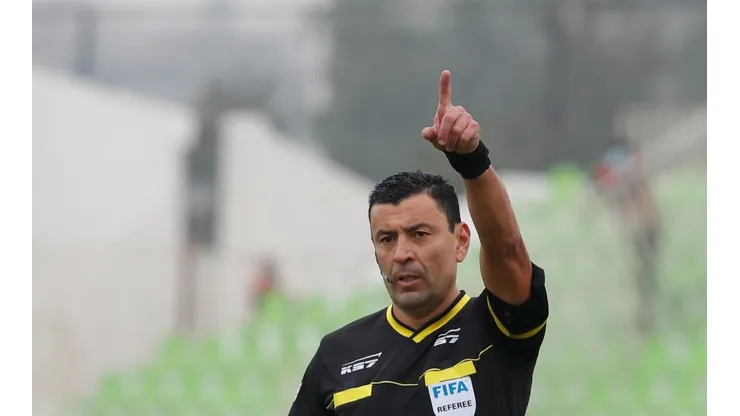 El árbitro que estará a cargo del duelo entre Colo Colo y Universidad de Chile habló en la previa