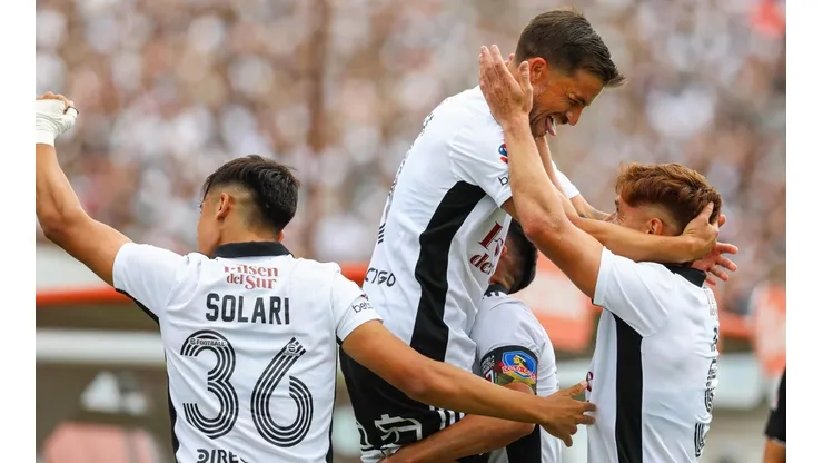 Colo Colo celebra en el Monumental ante Universidad de Chile