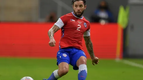 Eugenio Mena llegaría para estar en la última fecha doble de La Roja.