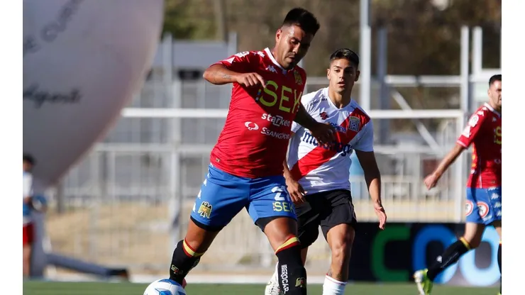 Unión Española da el batacazo con uno menos y vence a Curicó.