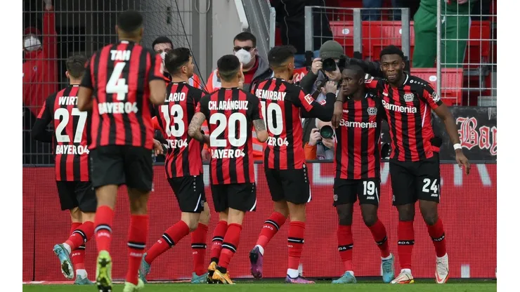 El Leverkusen de Aránguiz derrotó fácilmente al Bielefeld