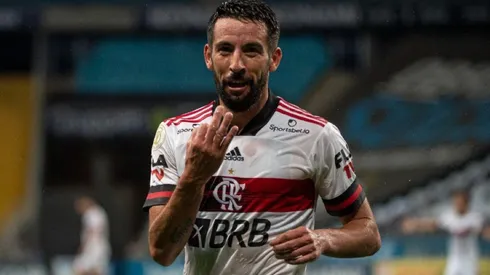 Mauricio Isla partiría del fútbol brasileño