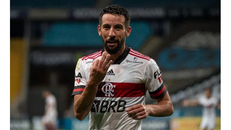 Mauricio Isla partiría del fútbol brasileño